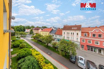 Nabízíme k prodeji slunný byt 2+1 o užitné ploše 55 m² v sam