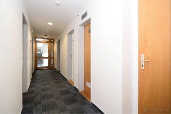 BEZ PROVIZE! KANCELÁŘ 21m2 K PRONÁJMU – PRAHA 2, VINOHRADY 📍