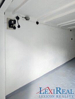 Nabízíme vám na prodej samostatnou garáž, 18 m2, dřevěná vra