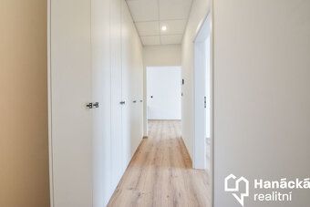 Nabízíme k pronájmu podkrovní byt v právě dokončeném projekt