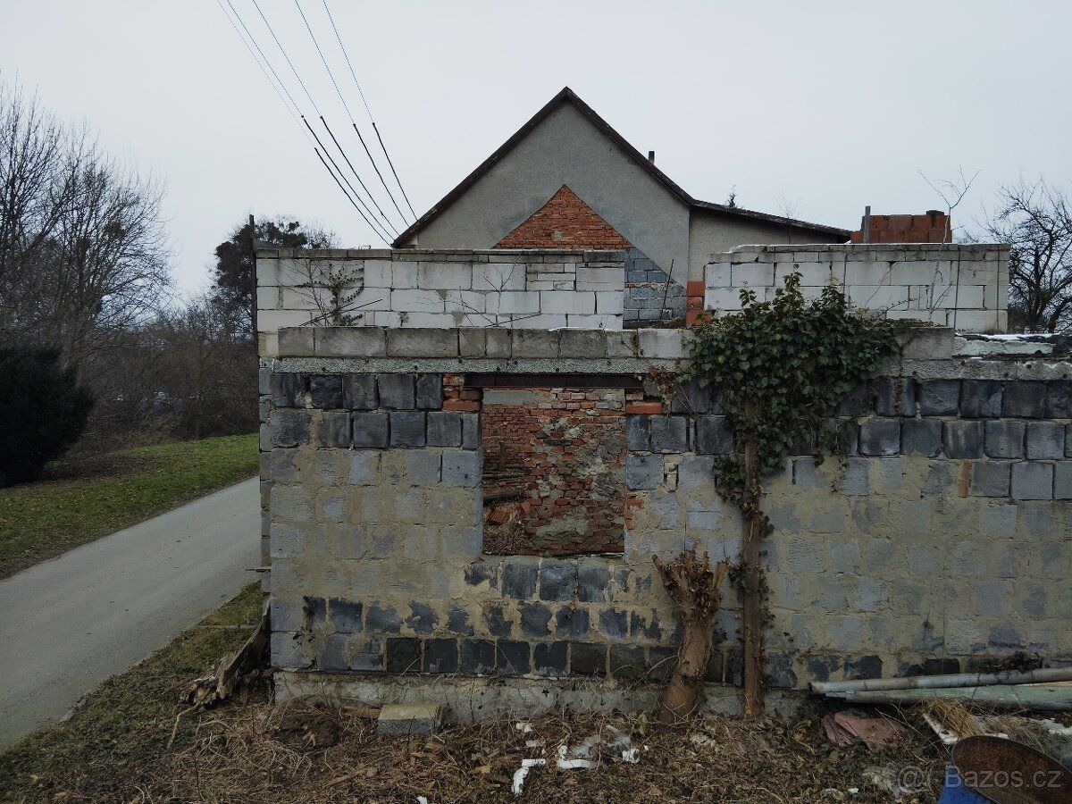 Prodej stavebního pozemku, rozestavěné stavby..v Loukově okr