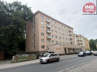 Nabízíme k prodeji byt o dispozici 2+1 v širším centru Karlo