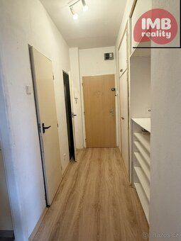 Nabízíme k prodeji byt o dispozici 2+1 v širším centru Karlo