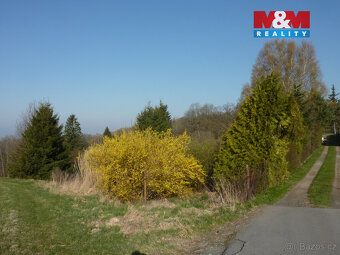 Nabízíme k prodeji chatu, podlahová plocha 32 m2 s hezkým vý