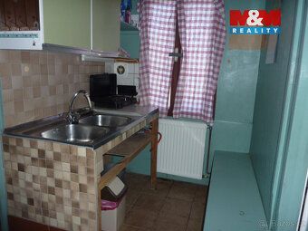 Nabízíme k prodeji chatu, podlahová plocha 32 m2 s hezkým vý