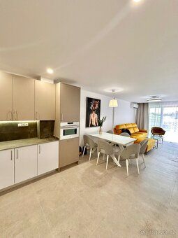 Luxus, soukromí a celoroční slunce na jihu Tenerife.
Předsta