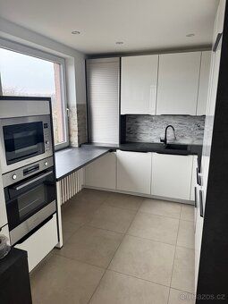 Prodej 3+1, 71m², 2 balkony, velká garáž v domě – Pardubice,