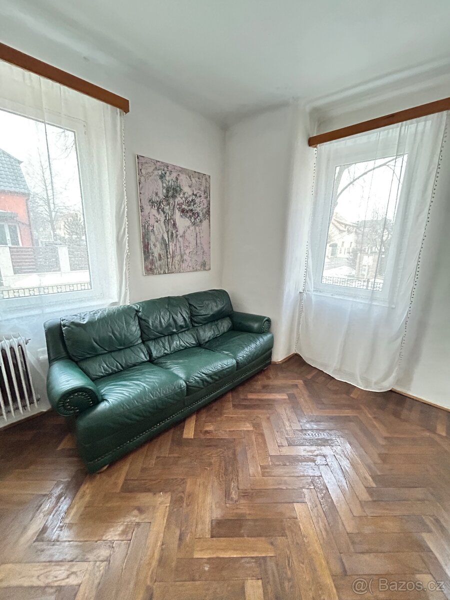 Byt 2+kk o velikosti 50 m² v rodinném domě v přízemí se samo