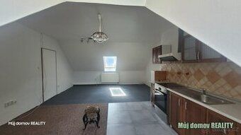 Byt 2+kk o velikosti 50 m² v rodinném domě v přízemí se samo
