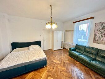 Byt 2+kk o velikosti 50 m² v rodinném domě v přízemí se samo