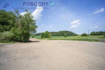 Komerční pozemek u silnice I. třídy. Na viditelném místě u h