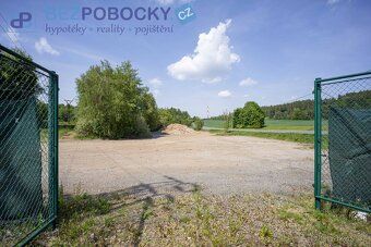 Komerční pozemek u silnice I. třídy. Na viditelném místě u h
