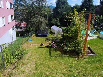 Nabízím k pronájmu zahradu s bohatým vybavením a širokými mo