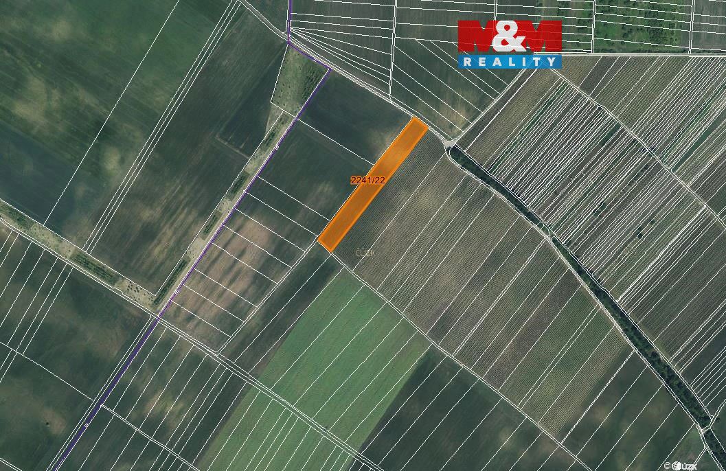 Prodej pozemku o výměře 612 m2 v katastru obce Hrušky. Jedná