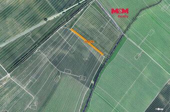 Prodej pozemku o výměře 612 m2 v katastru obce Hrušky. Jedná