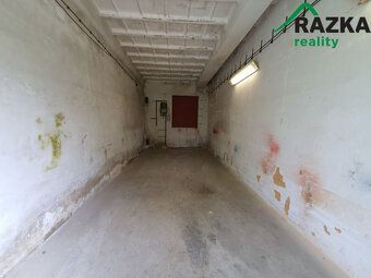 Dovoluji si Vám nabídnout k pronájmu garáže či skladovací pr