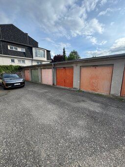 Prodám garáž o velikosti 18 m².
Garáž je udržovaná, funkční 