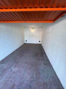 Prodám garáž o velikosti 18 m².
Garáž je udržovaná, funkční 