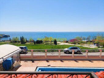 bo9601 Cena - 175 000 Eur
Luxusní 3+kk na první linii s pano