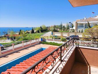 bo9601 Cena - 175 000 Eur
Luxusní 3+kk na první linii s pano
