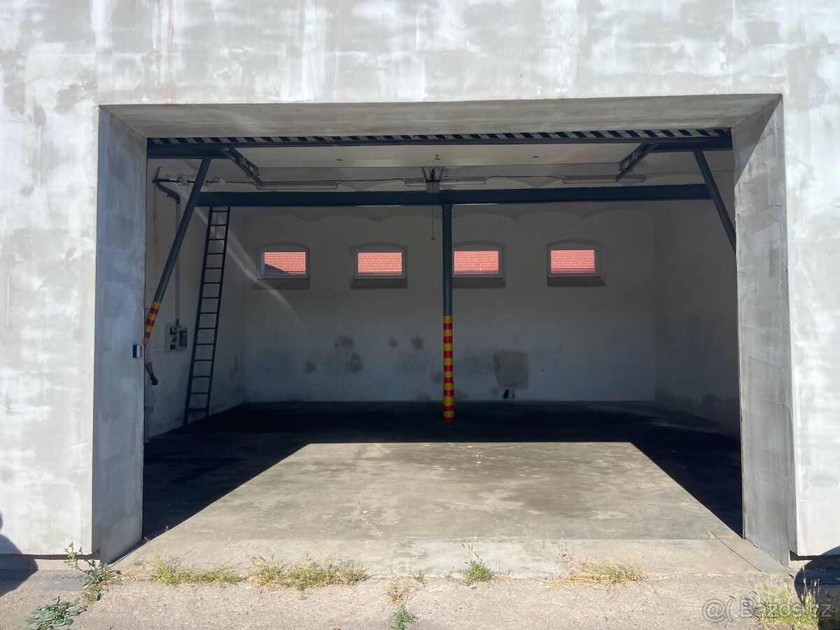 Pronájem haly 100 m² – Bzenec
Nabízím k pronájmu halu o výmě