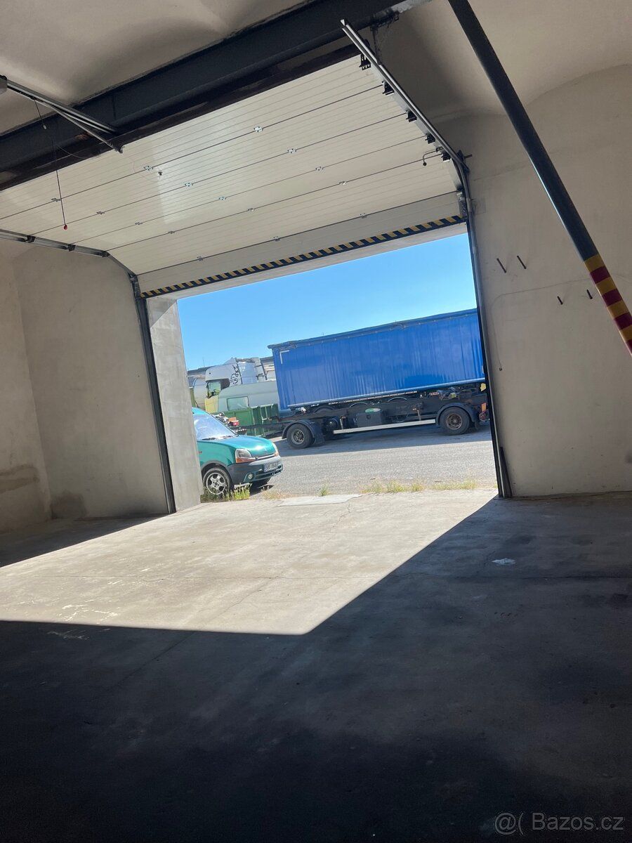 Pronájem haly 100 m² – Bzenec
Nabízím k pronájmu halu o výmě