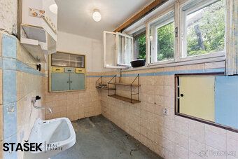 Chcete bydlet v klidné lokalitě, ale mít město na dosah?
Nab