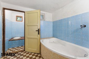 Chcete bydlet v klidné lokalitě, ale mít město na dosah?
Nab