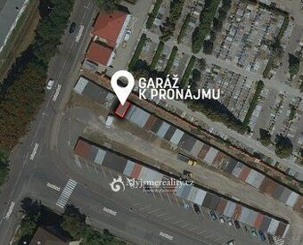 Garáž je zděná, větší, suchá, se zavedenou vlastní elektřino