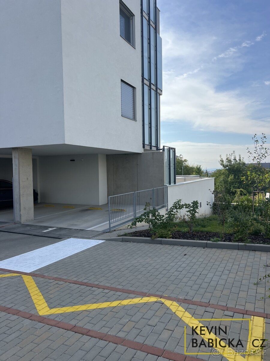Ve výhradním zastoupení nabízíme k prodeji parkovací stání n
