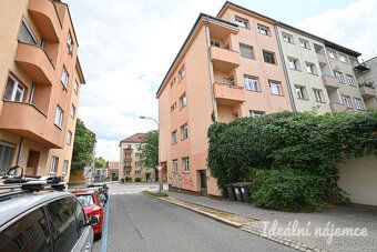 K dlouhodobému podnájmu nabízíme byt o dispozici 2+1 v oblíb