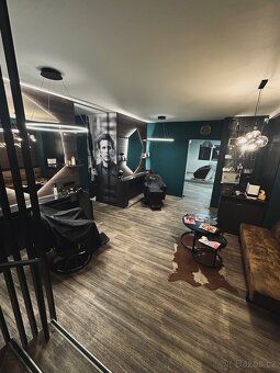 Nabízím k pronájmu křeslo v luxusním zavedeném barbershopu v