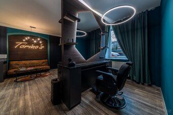 Nabízím k pronájmu křeslo v luxusním zavedeném barbershopu v