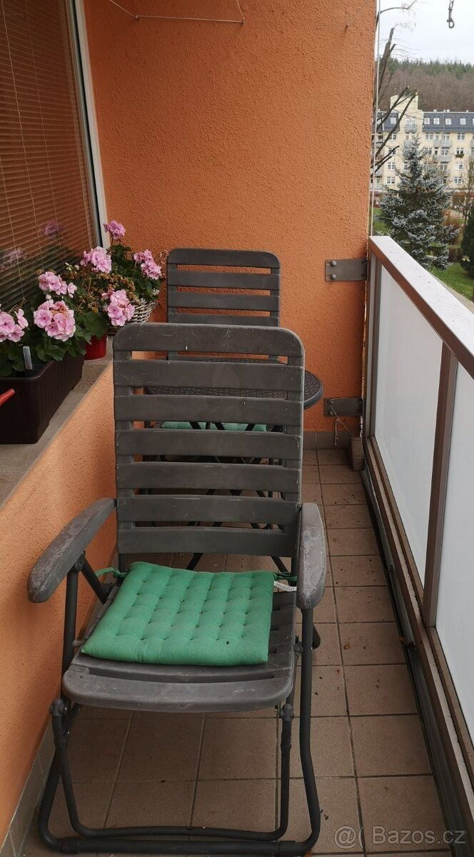 Nabízím k pronájmu byt o dispozici 2+1 a výměře ca 60 m². Ma