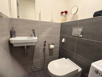 Prodej bytu 2+kk 60 m² s balkonem, garáží a sklepem Prodej n