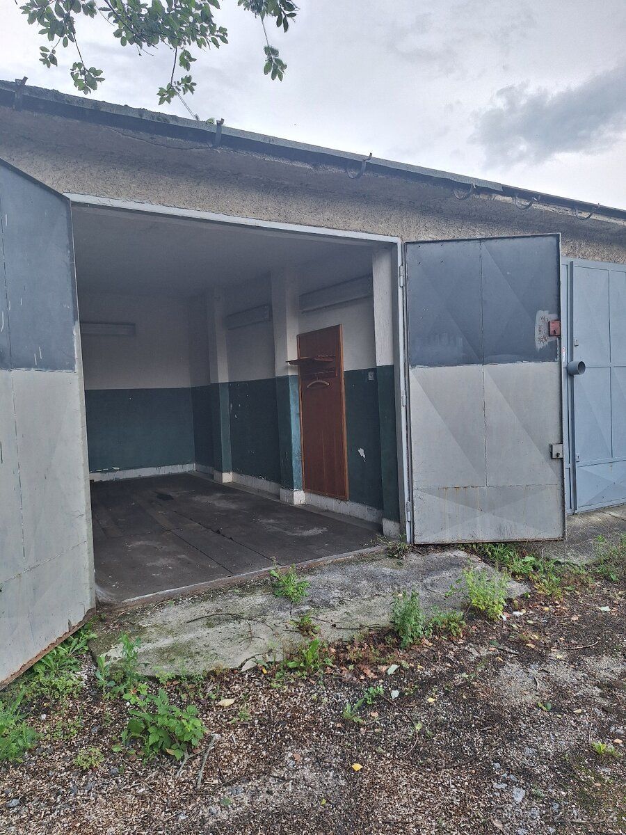 Pronajmu suchou garáž 3x zámek, vhodnou pro parkování dodávk