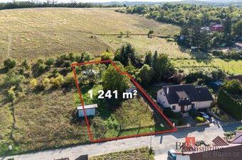 Prodám krajní stavební pozemek o výměře 1379 m2 v klidné čás
