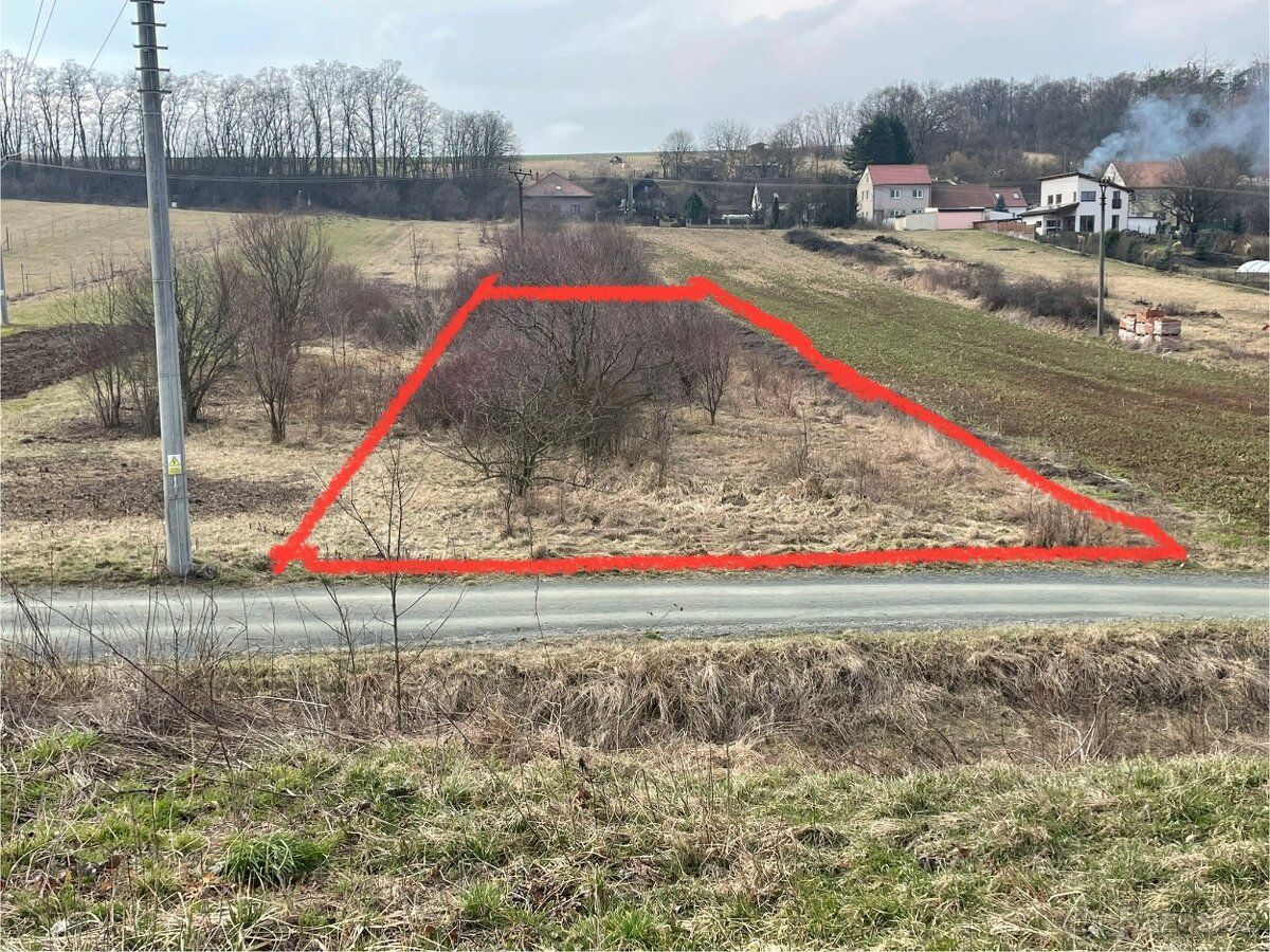 Prodám krajní stavební pozemek o výměře 1379 m2 v klidné čás