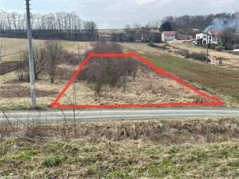 Prodám krajní stavební pozemek o výměře 1379 m2 v klidné čás