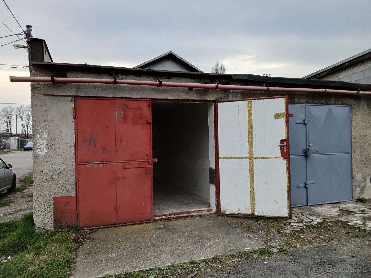 Dlouhodobý pronájem garáže Nabízím dlouhodobý pronájem garáž