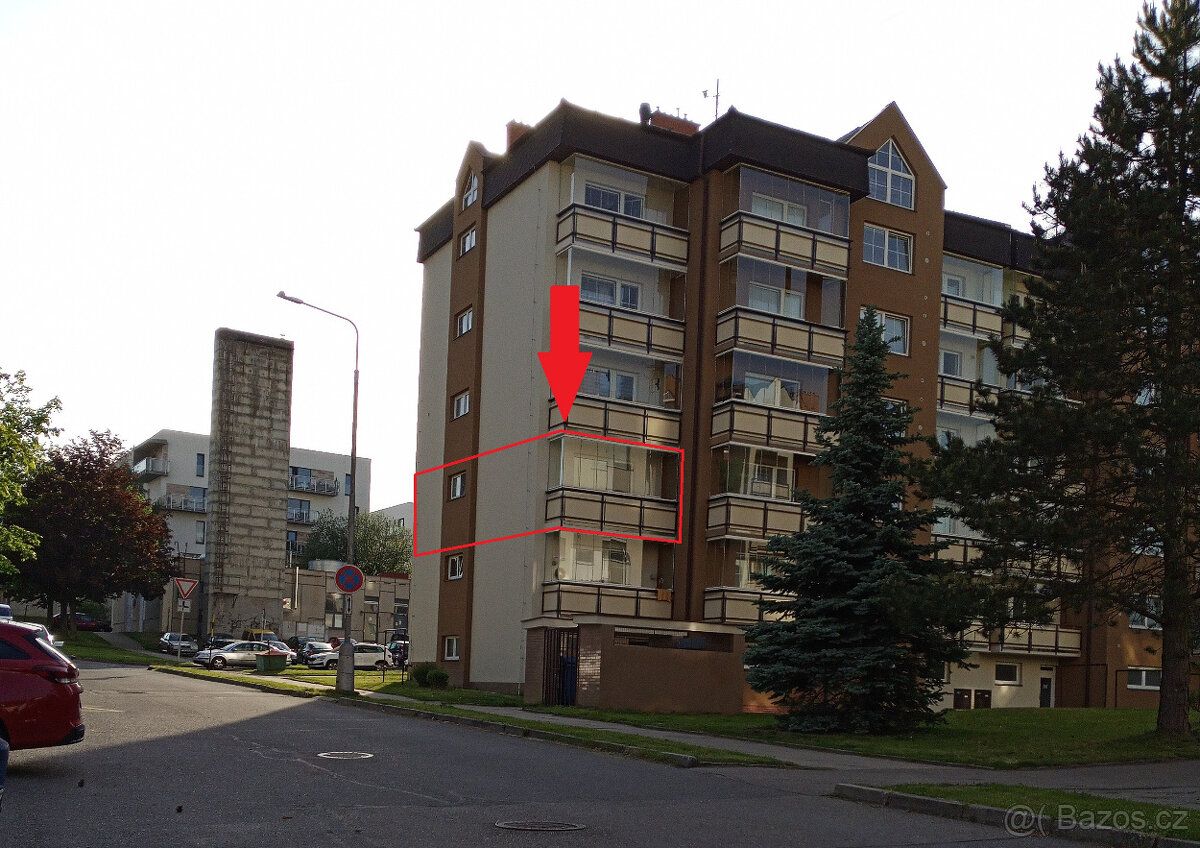 Zvažuji prodej ideální poloviny bytu viz. označení na fotogr