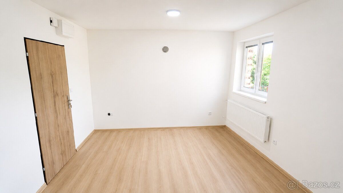 Dobrý den, nabízím k pronájmu ateliér k libovolnému využití.