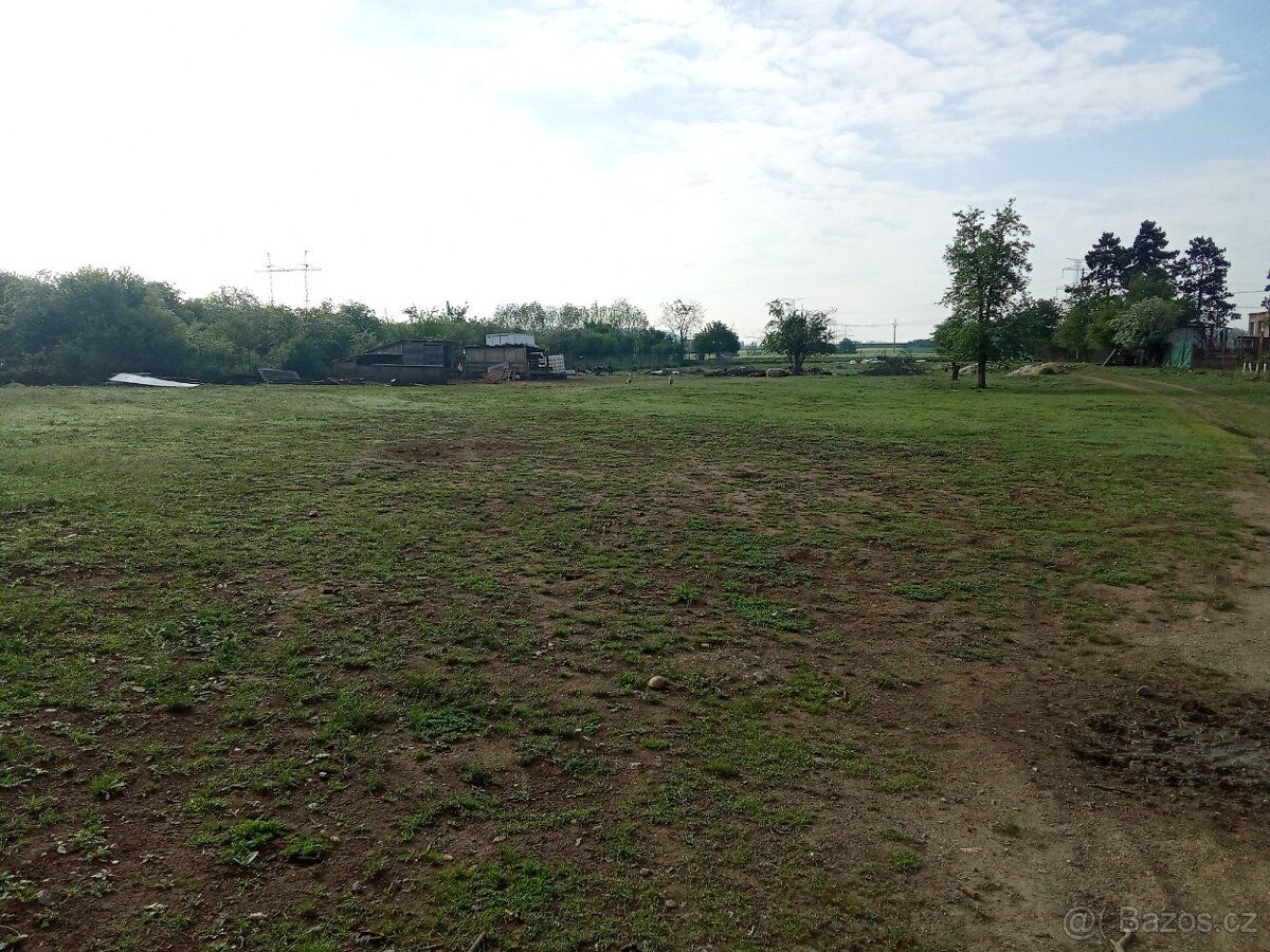 PRODEJ POZEMKU – 5 734 m² Nabízím k prodeji pozemek o výměře