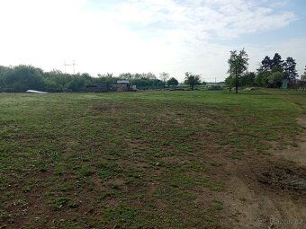 PRODEJ POZEMKU – 5 734 m² Nabízím k prodeji pozemek o výměře