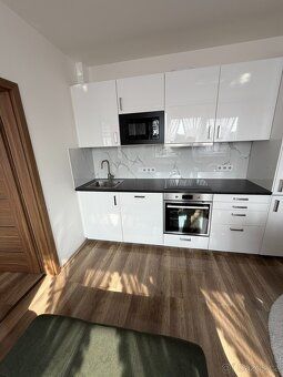Prodej světlého bytu 2+1 po rekonstrukci, 44 m² – Praha 5 Ba