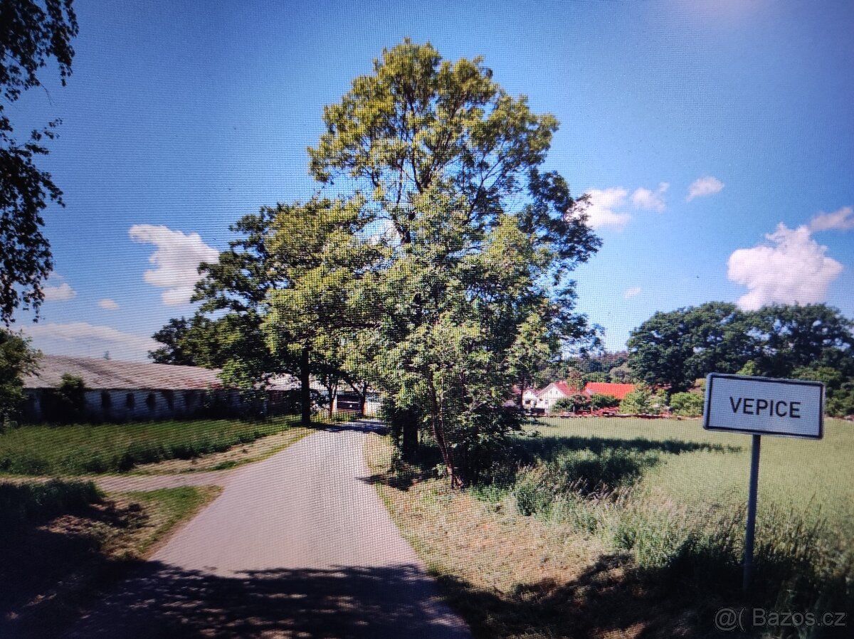 Nabízím bývalý kravín na okraji krásné a klidné obce Vepice 