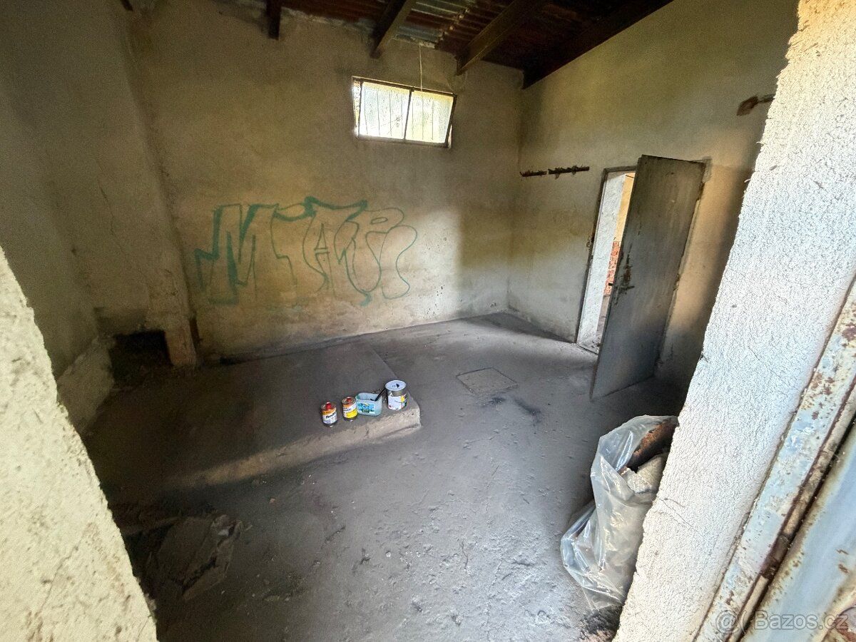 Nabízím k pronájmu garáž/sklad rozloze 60 m², umístěnou v ci