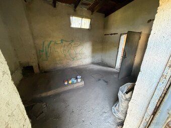 Nabízím k pronájmu garáž/sklad rozloze 60 m², umístěnou v ci