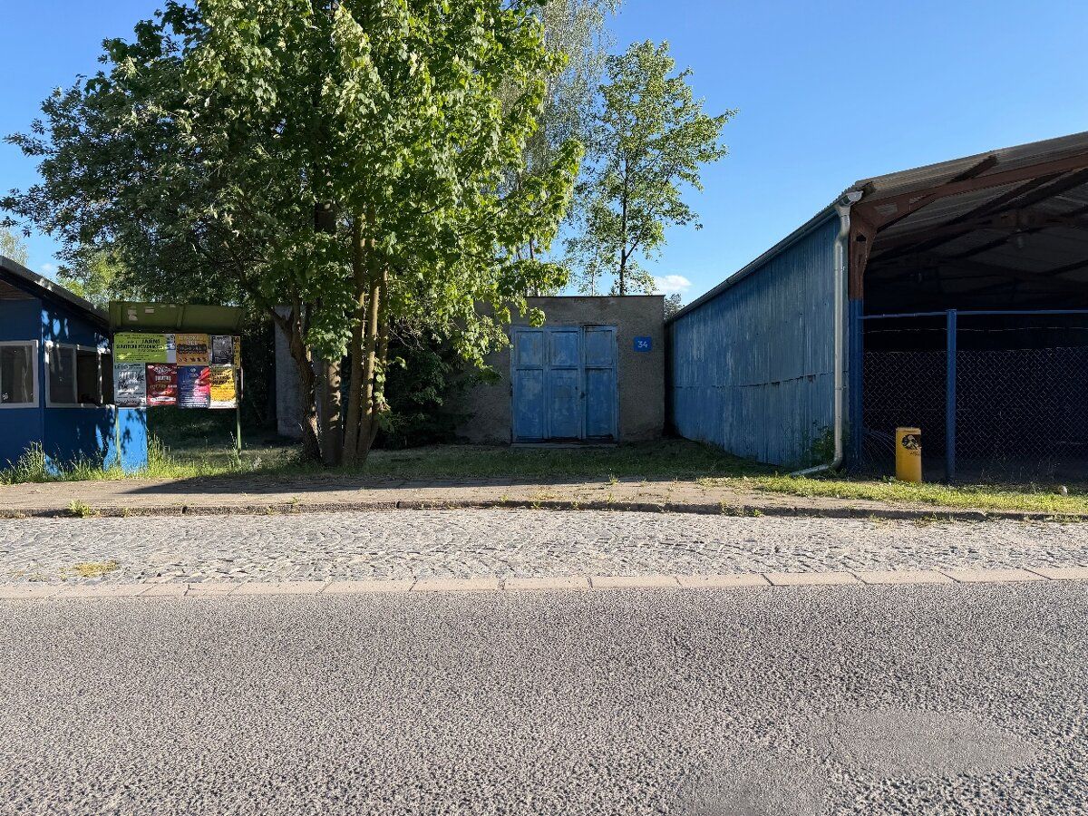 Nabízím k pronájmu garáž/sklad rozloze 60 m², umístěnou v ci