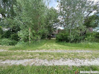 Nabízíme k prodeji stavební pozemek o výměře 1719 m2 v obci 